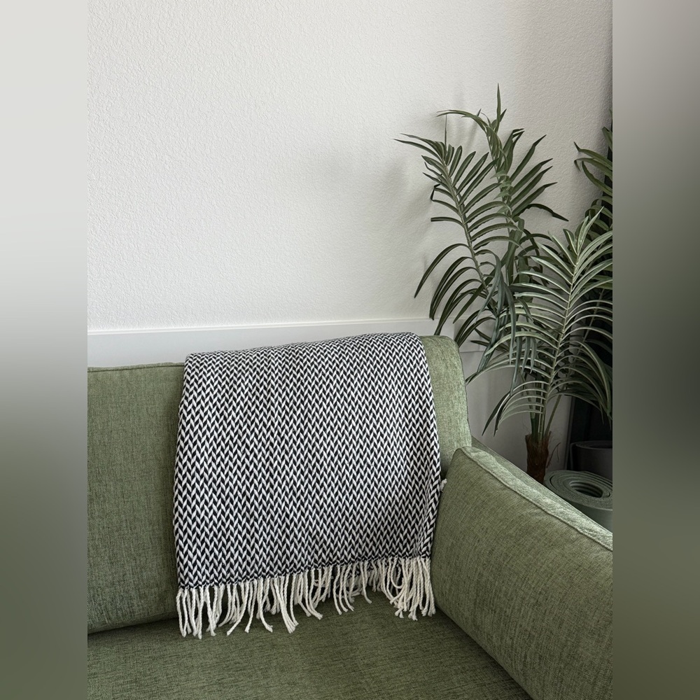 West Elm Knit Acrylic Blanket Throw Chevron 46x55 inches
